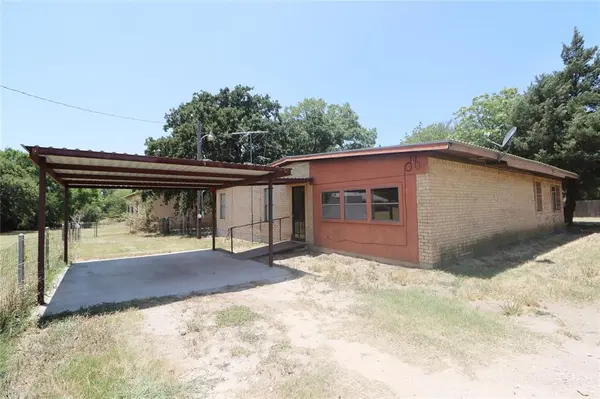 1010 A E Reno Road, Reno, TX 76020