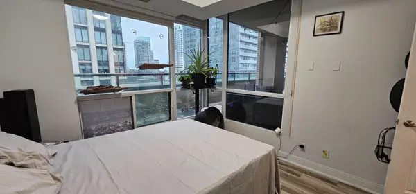 Toronto C10, ON M4P 0A5,88 Broadway AVE #1903