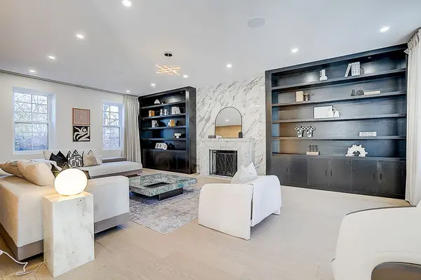 Toronto C12, ON M2P 1R4,324 Old Yonge ST