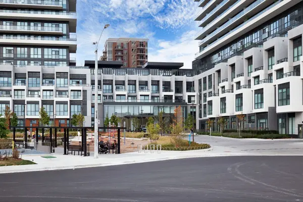 Toronto C13, ON M3C 0P7,30 Inn On The Park DR #222