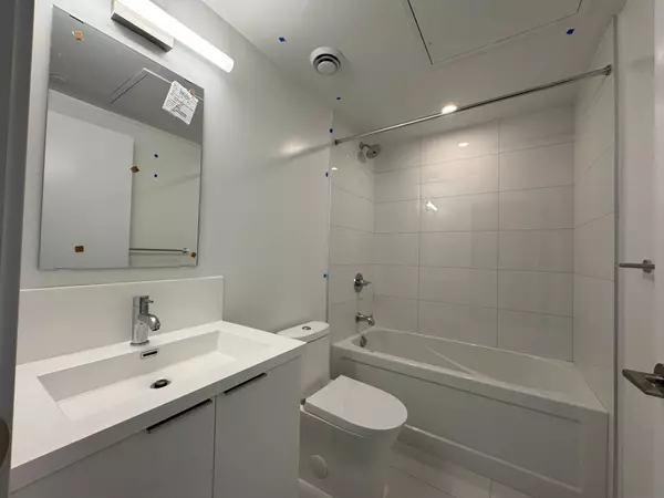 Toronto C01, ON M5T 0G7,230 Simcoe ST #3421