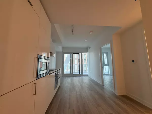 Toronto C01, ON M5T 0G7,230 Simcoe ST #3421