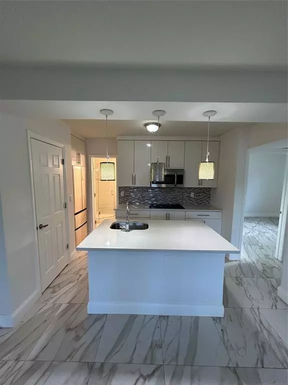 Fort Lauderdale, FL 33304,912 NE 15th Ave #3