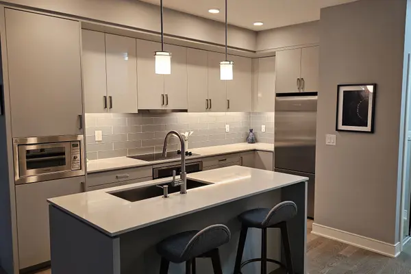 Mississauga, ON L5J 0B1,1575 Lakeshore RD W #105