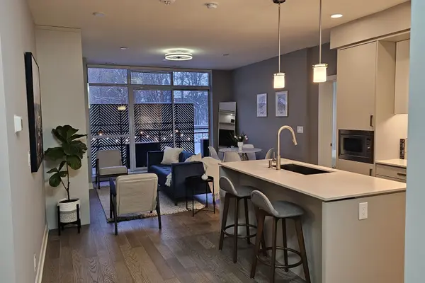 Mississauga, ON L5J 0B1,1575 Lakeshore RD W #105