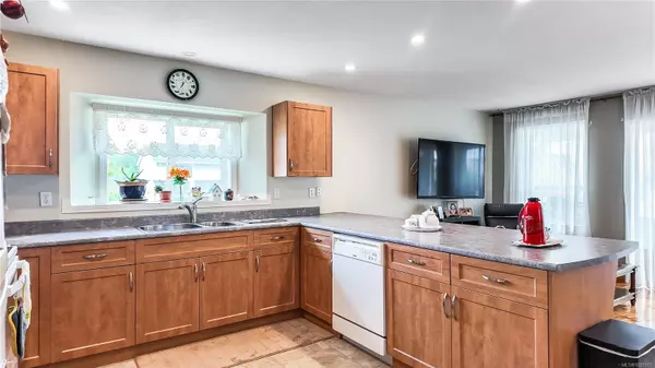 Campbell River, BC V9W 7H2,601 Azalea Pl