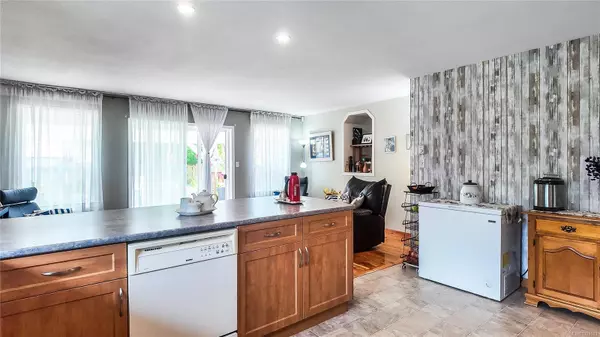 Campbell River, BC V9W 7H2,601 Azalea Pl