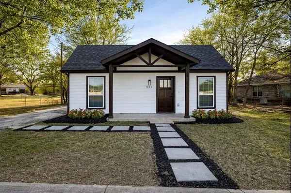 Waxahachie, TX 75165,806 E Jefferson Street