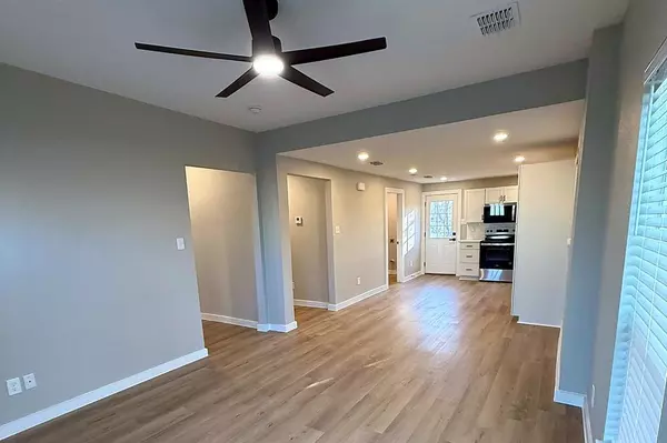 Waxahachie, TX 75165,806 E Jefferson Street