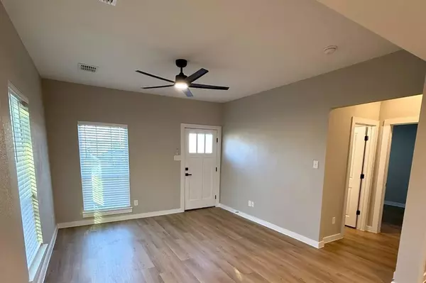 Waxahachie, TX 75165,806 E Jefferson Street