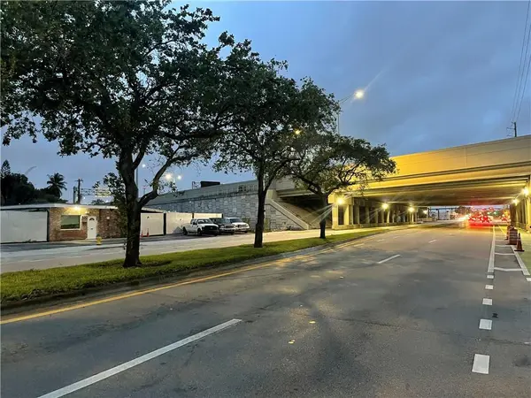 Oakland Park, FL 33309,665 W Prospect Rd