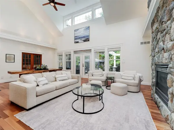 Langford, BC V9B 6T3,2196 Nicklaus Dr