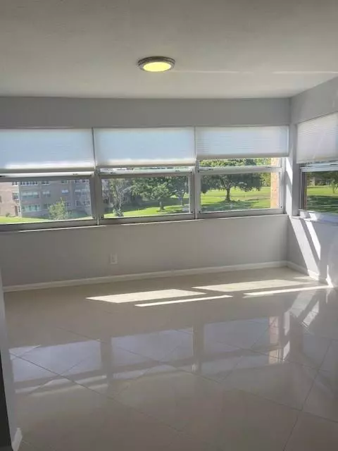 Sunrise, FL 33322,9861 Sunrise Lakes Blvd #307