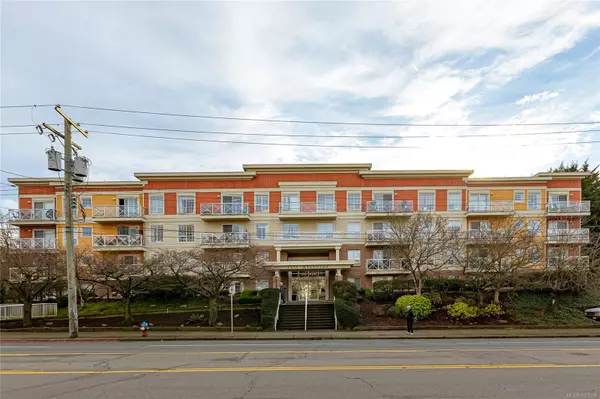 Victoria, BC V8T 2B3,1371 Hillside Ave #PH 10