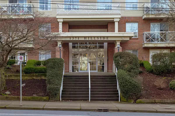 Victoria, BC V8T 2B3,1371 Hillside Ave #PH 10