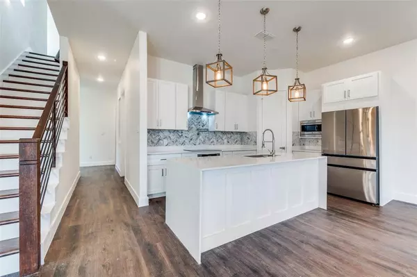 Dallas, TX 75223,402 S Henderson Avenue