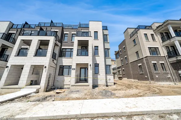 Clarington, ON L1C 7E9,563 Port Darlington RD