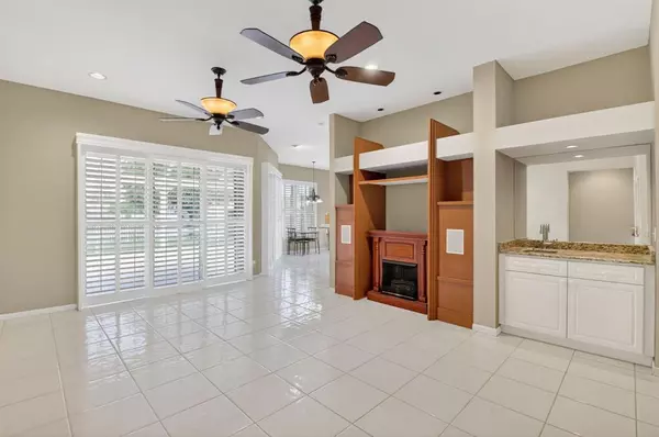 Lake Worth, FL 33463,6329 Hatteras Club Dr