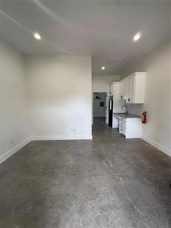 Gunter, TX 75058,202 W Main Street #106