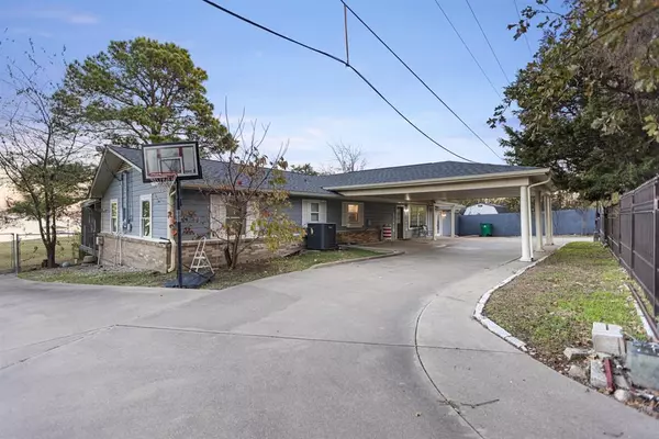 327 Nob Hill Lane, Seven Points, TX 75143