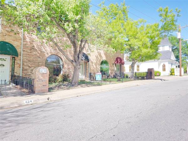 Weatherford, TX 76086,422 W Oak Street