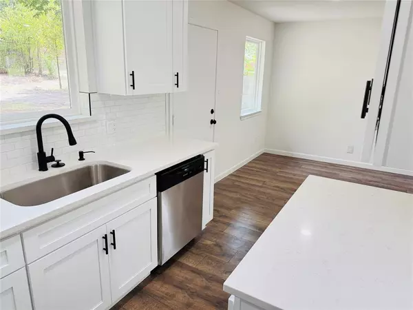 Dallas, TX 75211,740 Bimebella Lane