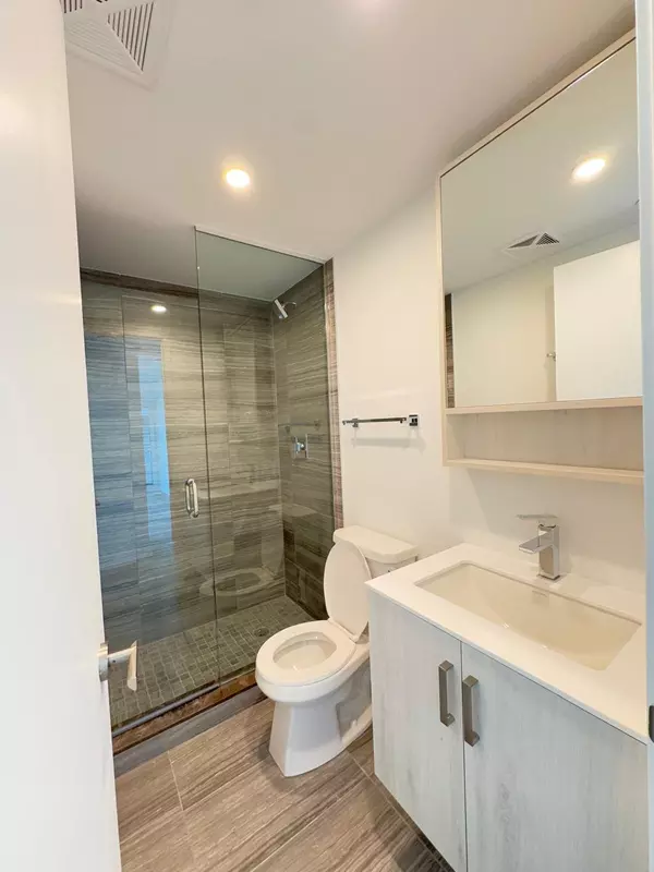 Toronto C08, ON M5C 0B6,88 Queen ST E #2502