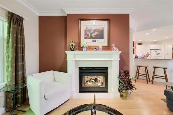 Saanich, BC V8N 6L4,4522 Gordon Point Dr #4