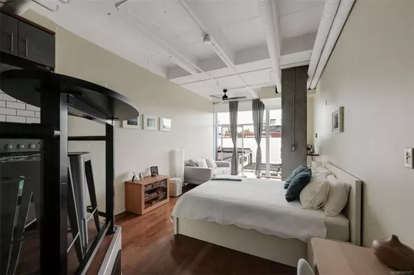 Victoria, BC V8V 5A1,1061 Fort St #305