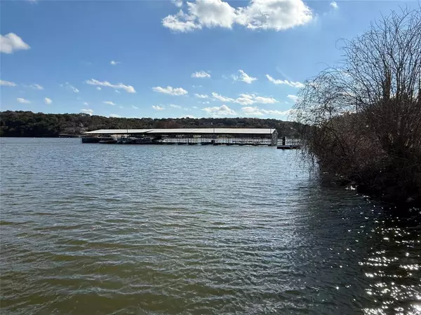 Granbury, TX 76048,922 Pawnee Trail