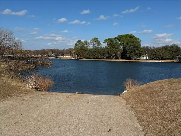 Granbury, TX 76048,922 Pawnee Trail