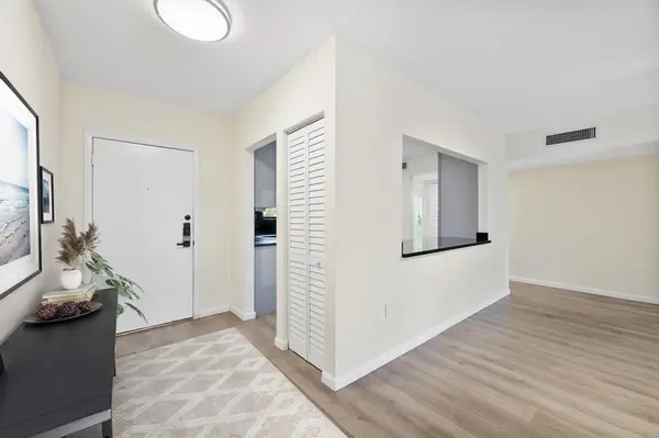 Miami, FL 33179,19986 NE 5th Ct #4D