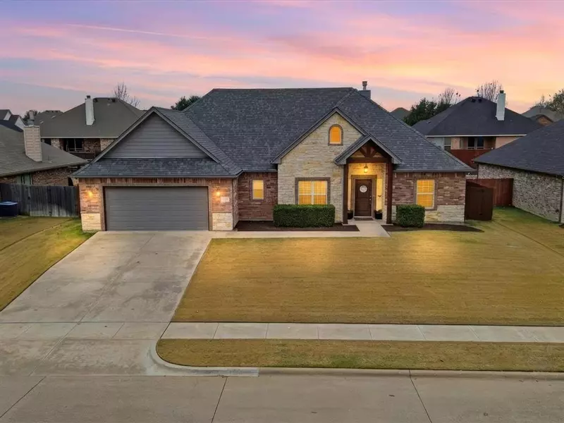 810 Chestnut Grove Drive, Cleburne, TX 76033