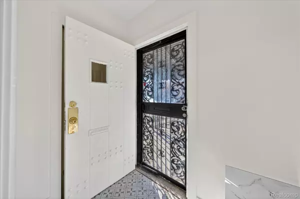 Detroit, MI 48221,17584 Cherrylawn ST