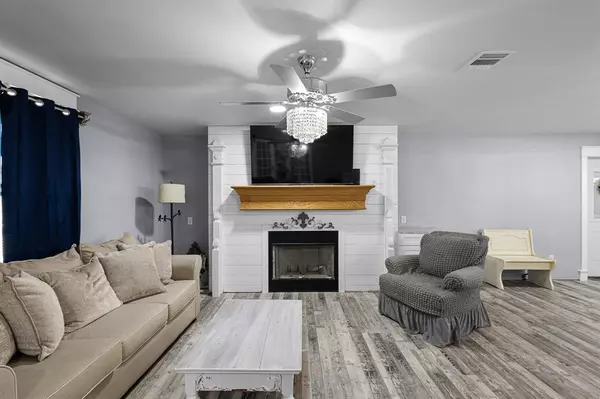 Bowie, TX 76230,335 Ponderosa Street