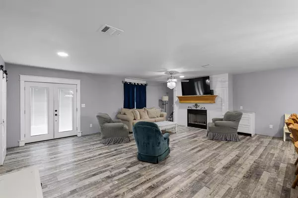 Bowie, TX 76230,335 Ponderosa Street