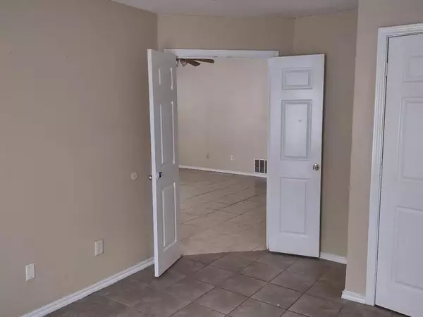 Arlington, TX 76014,2432 E Timberview Lane