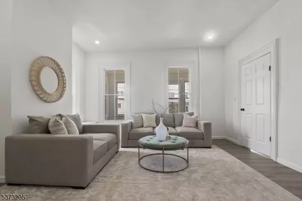 Bayonne City, NJ 07002,10 E 45Th St