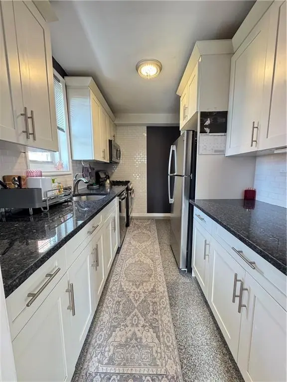 Staten Island, NY 10301,350 Richmond TER #7L