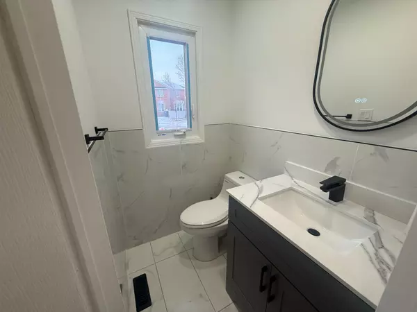 Brampton, ON L6Y 5E5,129 Lent CRES