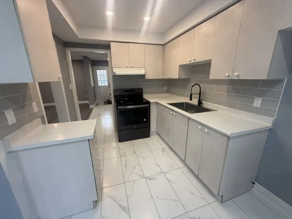 Brampton, ON L6Y 5E5,129 Lent CRES