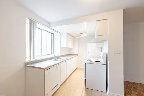 Toronto W02, ON M6H 4J7,1407 Dupont ST #206