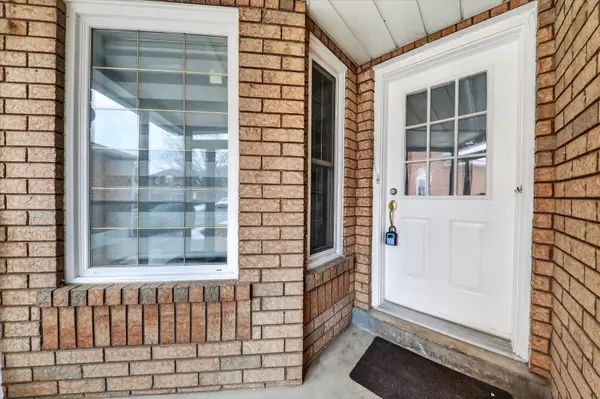 Brampton, ON L6Y 4V7,231 Timberlane DR #Main & 2nd