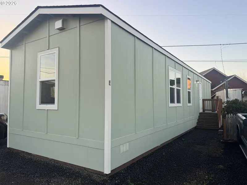 1085 W 1ST AVE #E, Junction City, OR 97448