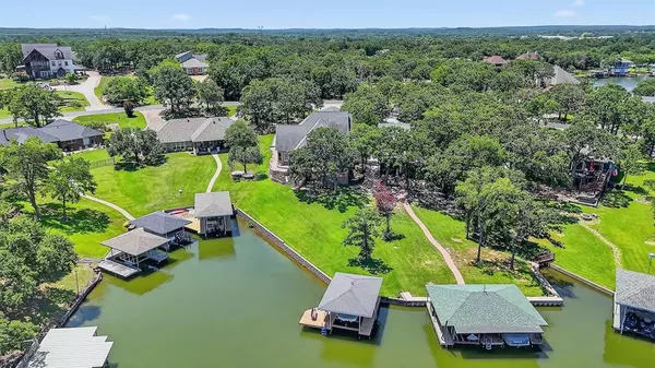 Lake Kiowa, TX 76240,214 Kiowa Drive E