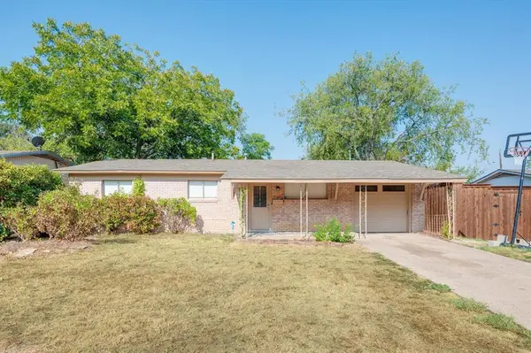 1902 Alan A Dale Road, Arlington, TX 76013