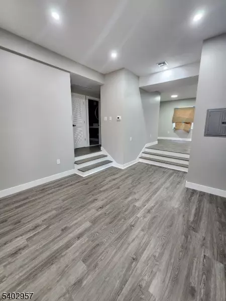 Maplewood Twp., NJ 07040,93 Hughes St #1