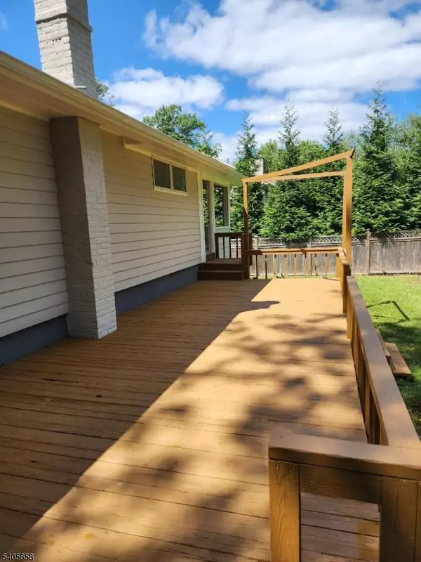 Berkeley Heights Twp., NJ 07922,23 Old Farm Rd