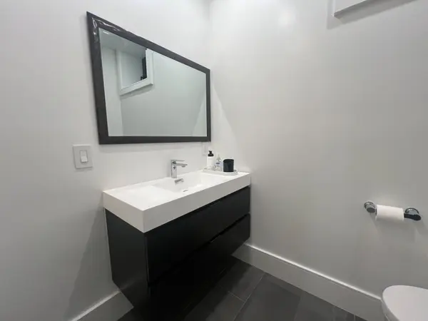 Toronto E03, ON M4B 2X8,7 Glen Eden CRES #Basement