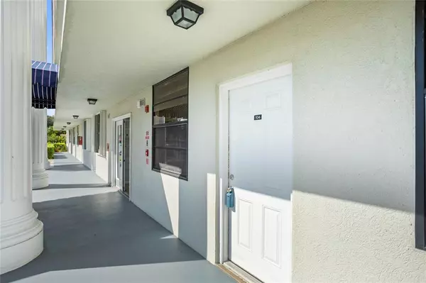 Davie, FL 33324,1719 Whitehall Dr #104